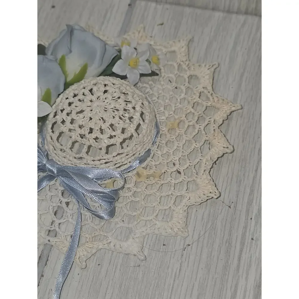 Vtg Hand Crocheted Starched Shabby Chic Decorated Hats Boho Heritage Set 4 Read